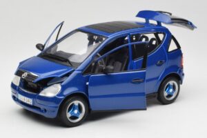 Mercedes A-Class W168 Tumši Zils Maisto 1:18 B66005219 Metāls — attēls 2 no 8