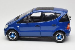 Mercedes A-Class W168 Tumši Zils Maisto 1:18 B66005219 Metāls — attēls 4 no 8