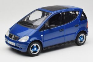 Mercedes A-Class W168 Tumši Zils Maisto 1:18 B66005219 Metāls