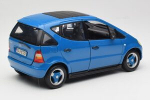 Mercedes A-Class W168 Gaiši Zils Maisto 1:18 37800-M5 Metāls — attēls 3 no 8