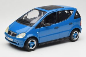 Mercedes A-Class W168 Gaiši Zils Maisto 1:18 37800-M5 Metāls
