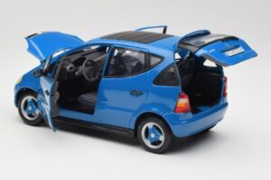Mercedes A-Class W168 Gaiši Zils Maisto 1:18 37800-M5 Metāls — attēls 5 no 8