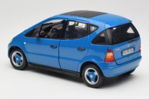 Mercedes A-Class W168 Gaiši Zils Maisto 1:18 37800-M5 Metāls — attēls 7 no 8