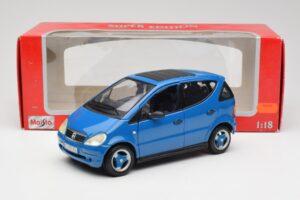 Mercedes A-Class W168 Gaiši Zils Maisto 1:18 37800-M5 Metāls — attēls 8 no 8