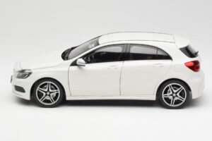 Mercedes A-Class W176 Cirrus Balts Norev 1:18 B66960126 Metāls — attēls 4 no 8