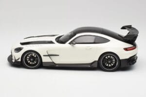 Mercedes AMG GT C190 Black Series Designo Diamond Balts Metallic Minichamps 1:18 155032022 Metāls — attēls 3 no 6