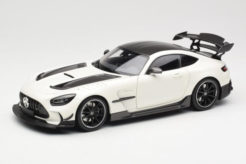 Mercedes AMG GT C190 Black Series Diamond White Metallic Minichamps 1:18 110032020 Metāls