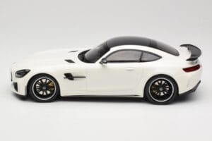 Mercedes AMG GT R C190 Balts Metaliks Minichamps 1:18 155036028 Metāls — attēls 3 no 6