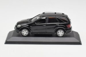 Mercedes AMG ML 63 W164 Melns Minichamps 1:43 400037670 Metāls
