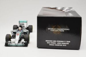 Mercedes AMG Petronas W06 Hybrid #44 L. Hamilton F1 World Champion 2015 Minichamps 1:18 186150044 Metāls — attēls 6 no 6