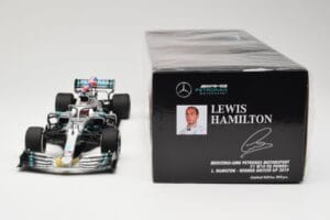 Mercedes AMG Petronas W10 #44 L. Hamilton Winner British GP 2019 Minichamps 1:18 110191044 Metāls — attēls 6 no 6