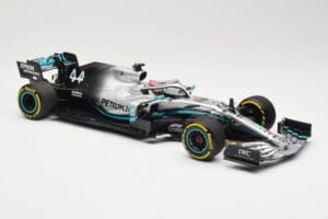 Mercedes AMG Petronas W10 #44 L. Hamilton Winner Chinese GP 2019 Minichamps 1:18 110190344 Metāls — attēls 4 no 6