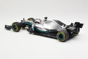 Mercedes AMG Petronas W10 #44 L. Hamilton Winner Chinese GP 2019 Minichamps 1:18 110190344 Metāls — attēls 5 no 6