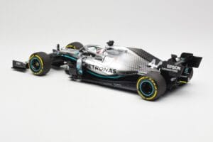 Mercedes AMG Petronas W10 #44 L. Hamilton F1 World Champion 2019 Minichamps 1:18 110190044 Metāls — attēls 5 no 6