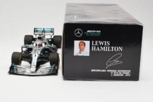 Mercedes AMG Petronas W10 #44 L. Hamilton F1 World Champion 2019 Minichamps 1:18 110190044 Metāls — attēls 6 no 6