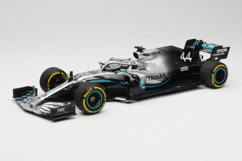 Mercedes AMG Petronas W10 #44 L. Hamilton F1 World Champion 2019 Minichamps 1:18 110190044 Metāls