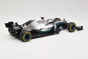 Mercedes AMG Petronas W10 #44 L. Hamilton F1 World Champion Dealer Edition 2019 Minichamps 1:18 B66960567 Metāls — attēls 2 no 7