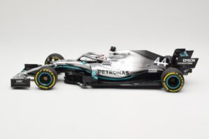 Mercedes AMG Petronas W10 #44 L. Hamilton F1 World Champion Dealer Edition 2019 Minichamps 1:18 B66960567 Metāls — attēls 3 no 7