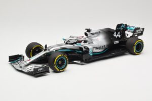 Mercedes AMG Petronas W10 #44 L. Hamilton F1 World Champion Dealer Edition 2019 Minichamps 1:18 B66960567 Metāls