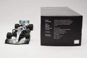 Mercedes AMG Petronas W10 #44 L. Hamilton F1 World Champion Dealer Edition 2019 Minichamps 1:18 B66960567 Metāls — attēls 6 no 7