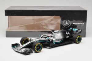 Mercedes AMG Petronas W10 #44 L. Hamilton F1 World Champion Dealer Edition 2019 Minichamps 1:18 B66960567 Metāls — attēls 7 no 7