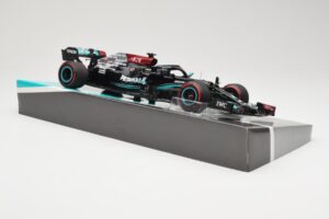 Mercedes AMG Petronas W12 E Performance #44 L. Hamilton Bahrain GP 2021 Minichamps 1:18 113210144 Metāls — attēls 4 no 6