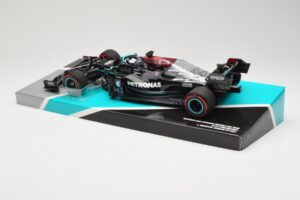 Mercedes AMG Petronas W12 E Performance #44 L. Hamilton Bahrain GP 2021 Minichamps 1:18 113210144 Metāls — attēls 5 no 6
