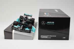 Mercedes AMG Petronas W12 E Performance #44 L. Hamilton Bahrain GP 2021 Minichamps 1:18 113210144 Metāls — attēls 6 no 6