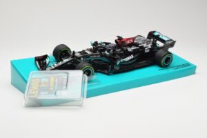 Mercedes AMG Petronas W12 E Performance #44 L. Hamilton Russian GP 2021 Minichamps 1:18 113211544 Metāls — attēls 2 no 6