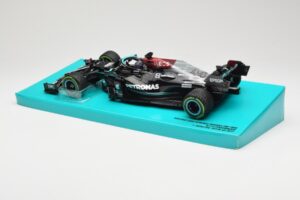 Mercedes AMG Petronas W12 E Performance #44 L. Hamilton Russian GP 2021 Minichamps 1:18 113211544 Metāls — attēls 5 no 6