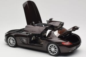 Mercedes AMG SLS C197 Brown Metallic Minichamps 1:18 100039028 Metāls — attēls 5 no 8
