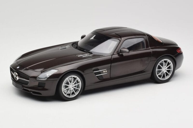 Mercedes AMG SLS C197 Brown Metallic Minichamps 1:18 100039028 Metāls