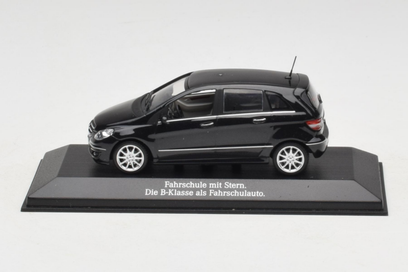 Mercedes B-Class W245 Autoskola Melns Minichamps 1:43 MB005 Metāls