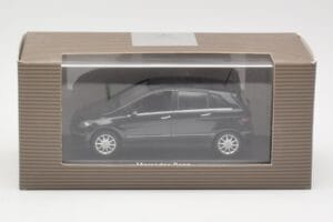 Mercedes B-Class W245 Cosmos Black Minichamps 1:43 B66962218 Metāls — attēls 4 no 4