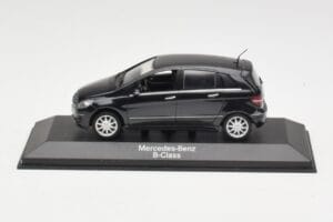 Mercedes B-Class W245 Cosmos Black Minichamps 1:43 B66962218 Metāls