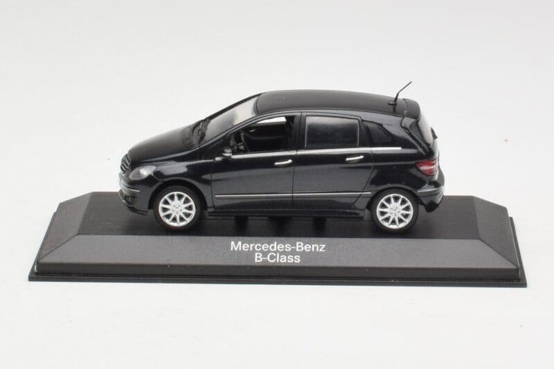 Mercedes B-Class W245 Cosmos Black Minichamps 1:43 B66962218 Metāls