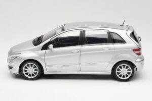Mercedes B-Class W245 Sudrabs Kyosho 1:18 B66962326 Metāls — attēls 4 no 8