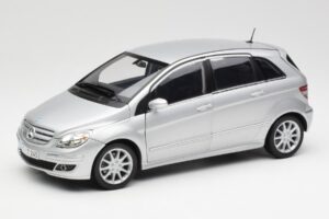 Mercedes B-Class W245 Sudrabs Kyosho 1:18 B66962326 Metāls