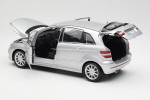 Mercedes B-Class W245 Sudrabs Kyosho 1:18 B66962326 Metāls — attēls 5 no 8