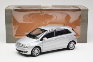 Mercedes B-Class W245 Sudrabs Kyosho 1:18 B66962326 Metāls — attēls 8 no 8