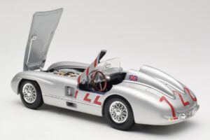 Mercedes 300 SLR W196S #722 S. Moss / D. Jenkinson Mille Miglia Winner 1955 Maisto 1:18 536887 Metāls — attēls 5 no 8