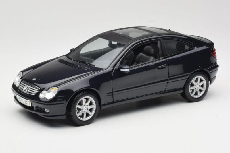 Mercedes C-Class Sports Coupe CL203 Zils Maisto 1:18 B66962124 Metāls
