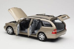 Mercedes C-Class T-Model W202 Smoke Silver Norev 1:18 183388 Metāls — attēls 4 no 8