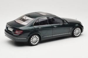 Mercedes C-Class W204 Avantgarde Tumšzaļš AUTOart 1:18 B66962366 Metāls — attēls 2 no 8