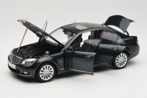 Mercedes C-Class W204 Avantgarde Tumšzaļš AUTOart 1:18 B66962366 Metāls — attēls 3 no 8