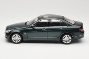 Mercedes C-Class W204 Avantgarde Tumšzaļš AUTOart 1:18 B66962366 Metāls — attēls 4 no 8