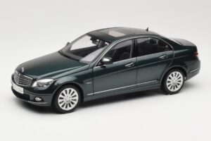 Mercedes C-Class W204 Avantgarde Tumšzaļš AUTOart 1:18 B66962366 Metāls