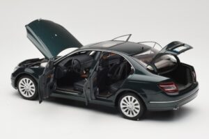Mercedes C-Class W204 Avantgarde Tumšzaļš AUTOart 1:18 B66962366 Metāls — attēls 5 no 8