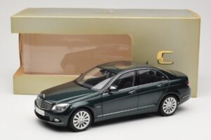 Mercedes C-Class W204 Avantgarde Tumšzaļš AUTOart 1:18 B66962366 Metāls — attēls 8 no 8