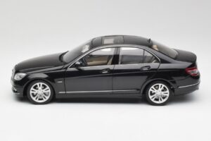 Mercedes C-Class W204 Avantgarde Obsidian Melns AUTOart 1:18 76264-R1 Metāls — attēls 4 no 8